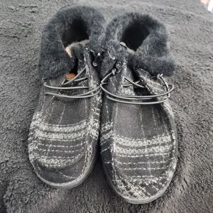 wendy fold boot plaid cozy (black) hey dude